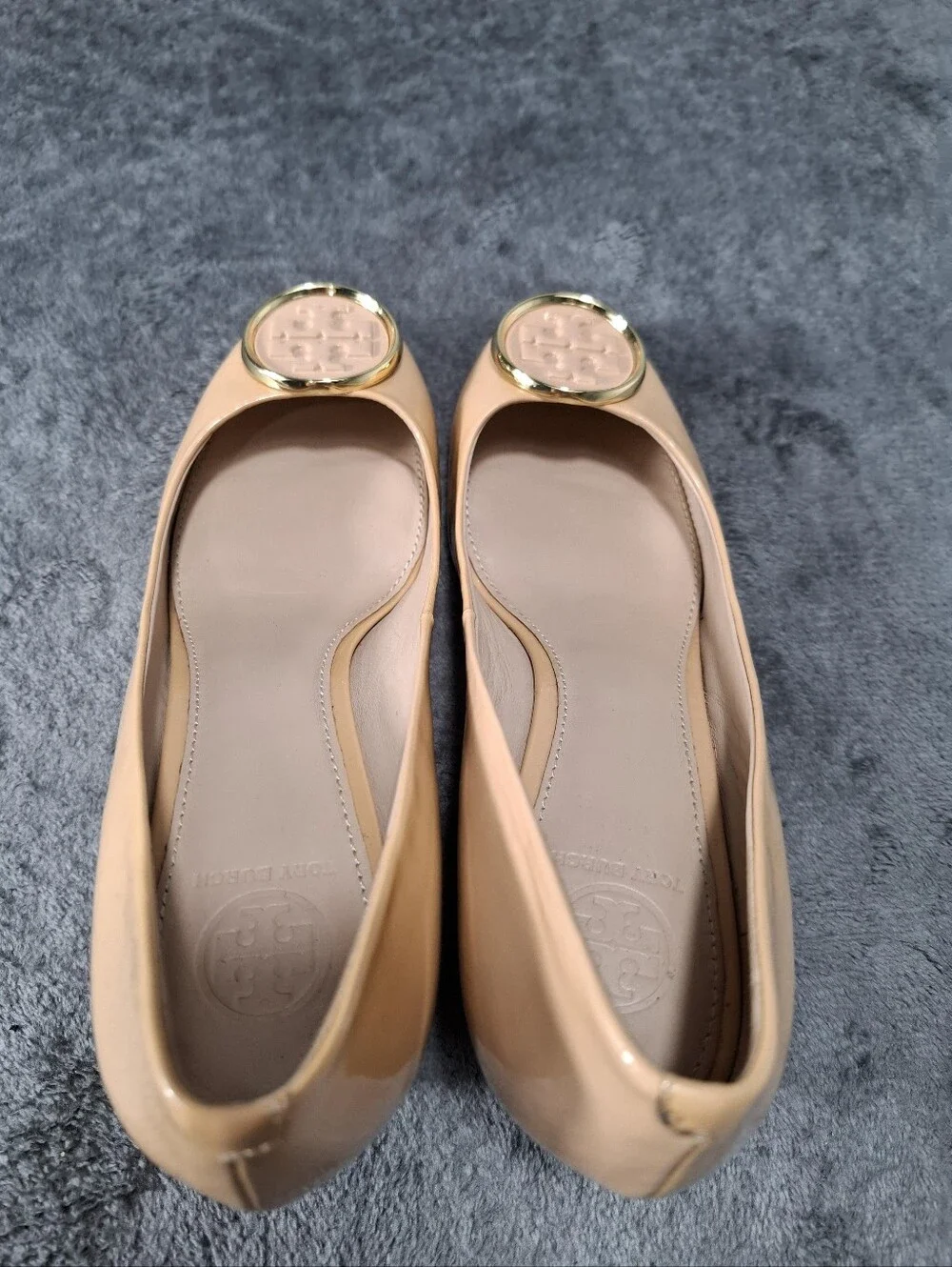 Tory Burch Blush Patent Leather Pumps with Gold Logo Medallion Sz 8.5
